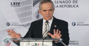 CIUDAD DE MÉXICO, 30OCTUBRE2019.- El senador Miguel Ángel Mancera, por el partido del PRD, ofreció una conferencia de prensa en el Patio del Federalismo del Senado de la República. FOTO: GRACIELA LÓPEZ /CUARTOSCURO.COM