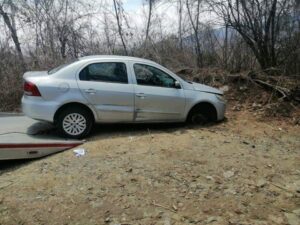 ROJA AUTO BALEADO EN ZIHUA