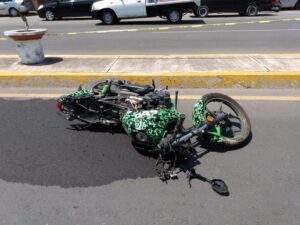 ROJA AUTO EMBISTE Y MATA A PROFESOR (2)