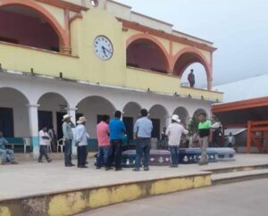 ROJA ENTREGA DE ATAUDES EN LA COMISARIA DE MIXTECAPA