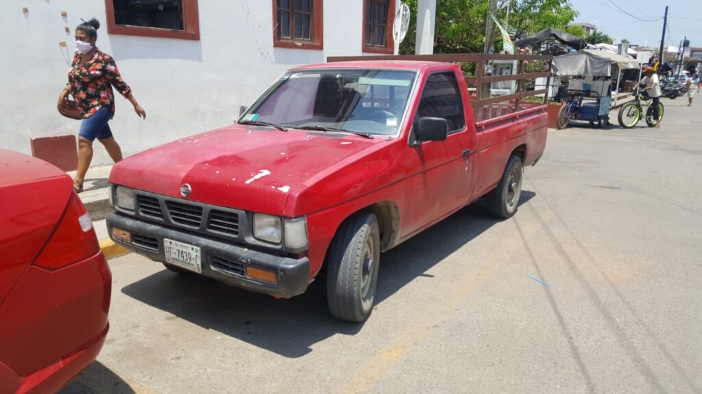 ROJA LA CAMIONETA