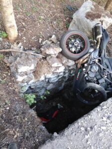 ROJA SE DECAPITA EN SU MOTO (1)