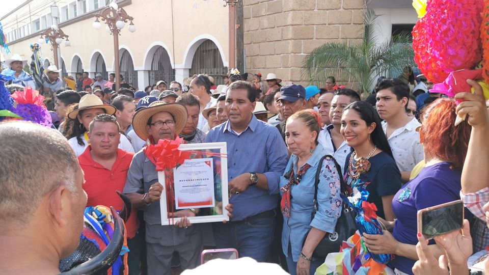 ROJA SU HOMENAJE