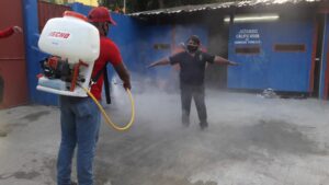 ROJA sanitizan a uno de los implicados