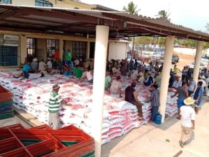 TECOANAPA Productores recibiendo su fertilizante