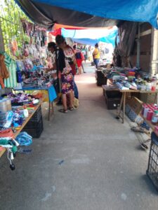 AYUTLA Comerciantes fuera del mercado