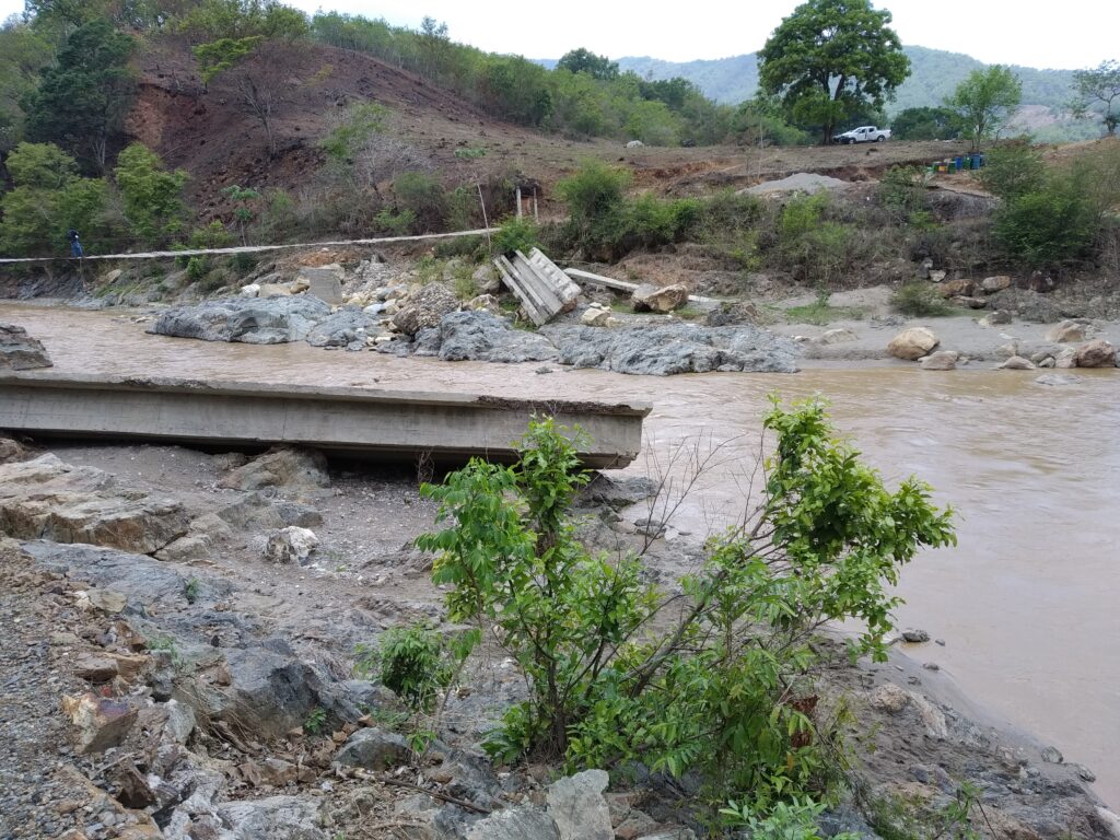 AYUTLA Puente de Río Velero