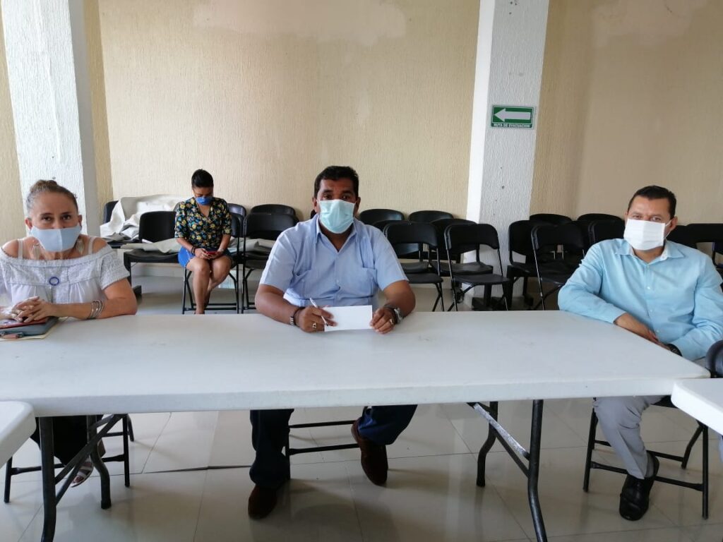 PRINCIPAL Elida Cruz Guillen, Efrén Adame Montalván y Salvador Robles Zacapala