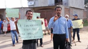 PRINCIPAL La manifestación en la comandancia de la UPOEG (1)