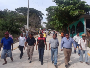 ROJA EL REGIDOR MOISES CRUZALTA A LA DERECHA