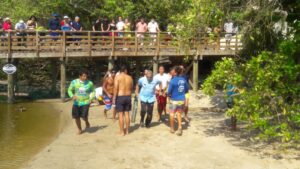 ROJA NIÑO MORDIDO POR COCODRILO (1)