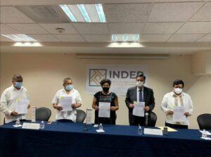AYUTLA Autoridades recibiendo el dinero