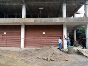 AZOYÚ ACORDONANDO LA OBRA CLAUSURADA