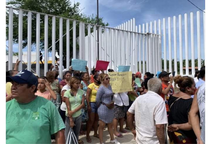 CRUZ GRANDE Manifestación contra el gobernador