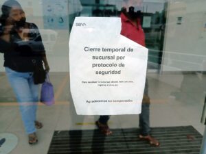 OME ANUNCIO EN LA PUERTA