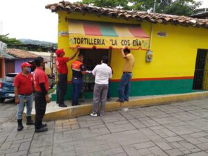 OME LOS FUNCIONARIOS ENTREGANDO NOTIFICACIONES (1)