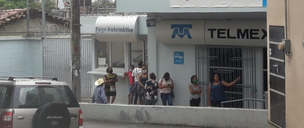 OME Usuarios esperando entrar a Telmex