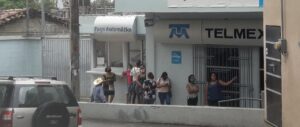 OME Usuarios esperando entrar a Telmex