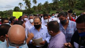PRINCIPAL EL MANDATARIO DIALOGANDO CON REGIDORES 1