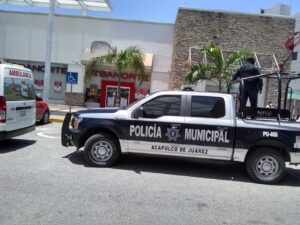 ROJA DISFRAZADO DE POLILCIA ASALTO BANCO