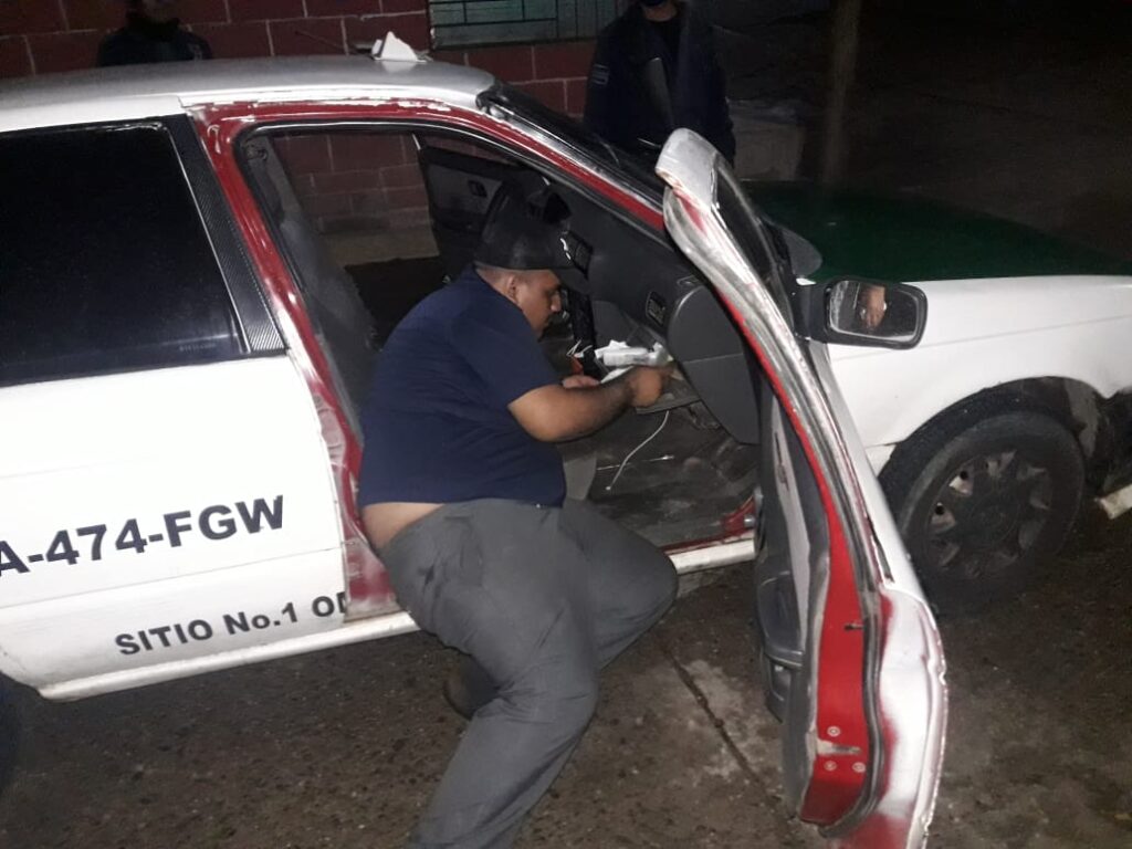 ROJA EL TAXI RECUPERADO (1)