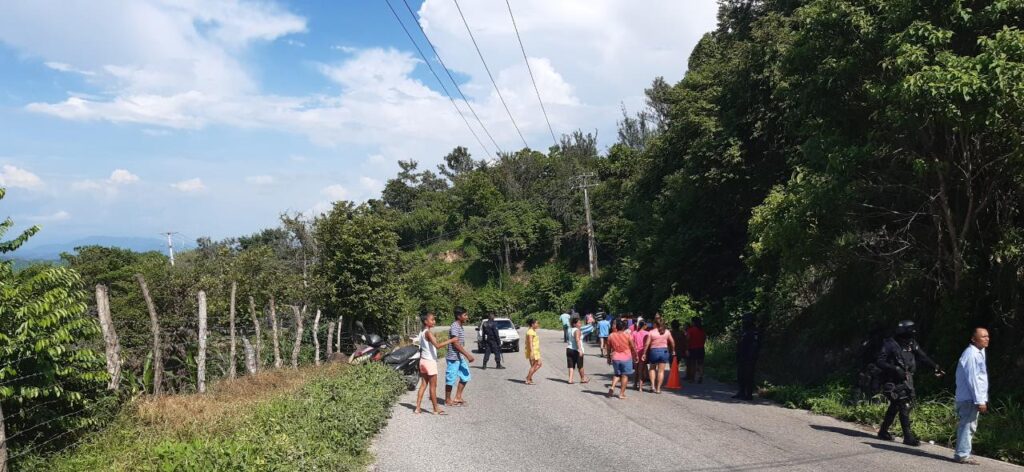 ROJA Los ciudadanos en la carretera