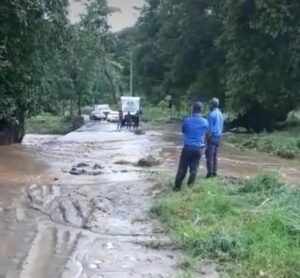 SAN LUIS ASI QUEDA EL PUENTE UNA VEZ QUE BAJA EL NIVEL DEL AGUA (1)
