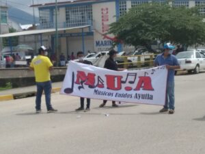 AYUTLA Músicos en la carretera