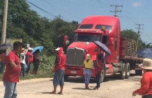 CRUZ GRANDE MAESTROS ENTREGANDO VOLANTES INFORMATIVOS (2)