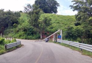 IGUALAPA POSTE CAÍDO