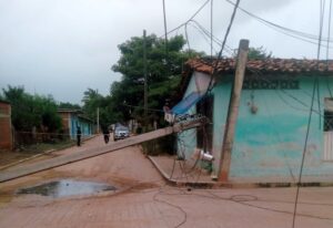 JUCHITÁN POSTE CAÍDO (1)