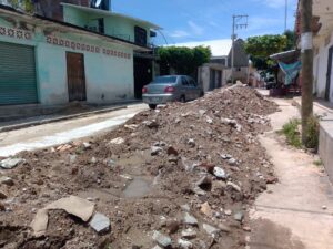 MARQUELIA ESCOMBRO EN LA CALLE HIDALGO