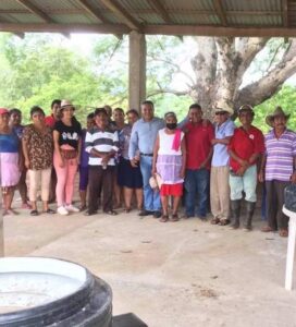 MARQUELIA RUBÉN MEDINA CON GENTE DE EL ZAPOTE