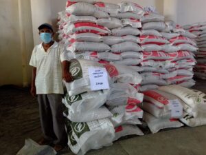 Marquelia Productores recibiendo el fertilizante