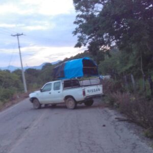 ROJA LA CAMIONETA ATRAVESADA (1)