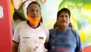 ROJA RAÚL PELÁEZ CHÁVEZ AL MOMENTO DE SER ENTREGADO A SU HERMANO