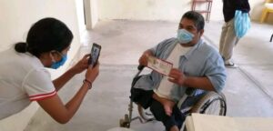 SAN LUIS BRIGIDO GUERRERO TRAS RECIBIR SU TARJETA
