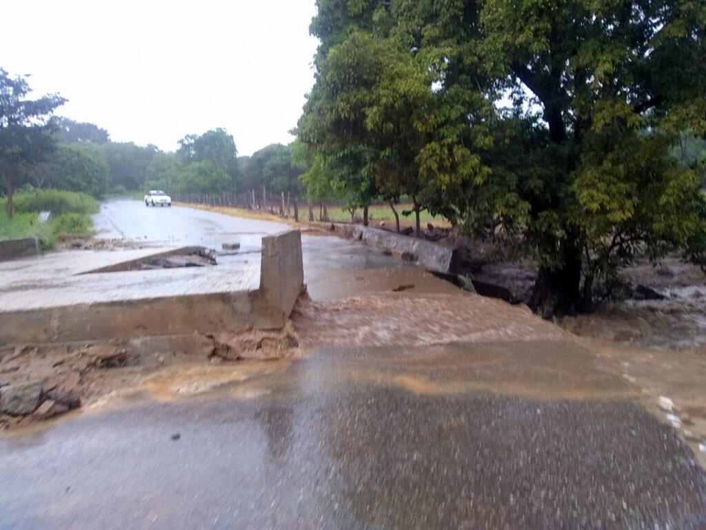 SAN LUIS PUENTE DAÑADO DURANTE LAS LLUVIAS(2)