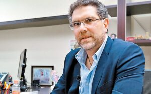 principal armando ríos piter