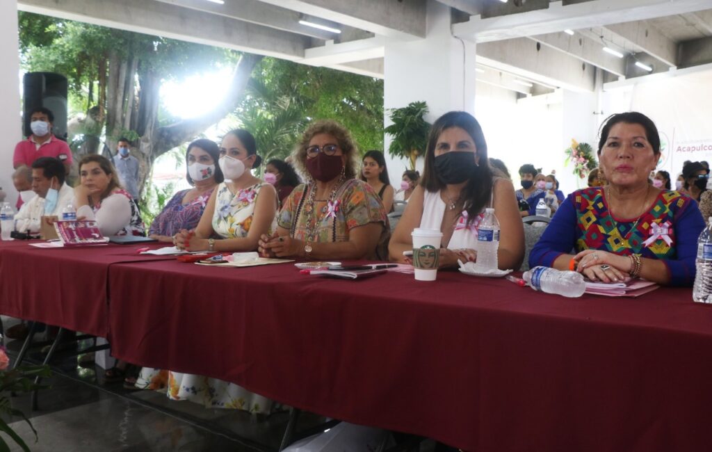BOLETÍN ACAPULCO Adela Román en Congreso Nacional de Mujeres (1)