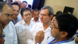 CRUZ GRANDE ASTUDILLO ACOMPAÑADO DEL SECRETARIO DE EDUCACIÓN PÚBLICA, ESTEBAN MOCTEZUMA BARRAGÁN