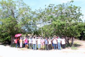 JUCHITÁN AUTORIDADES EJIDALES ACOMPAÑADOS DE ALGUNOS VECINOS DE AGUA ZARCA