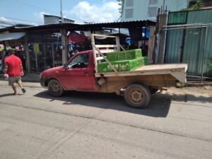 ROJA CAMIONETA GOLPEADA (2)