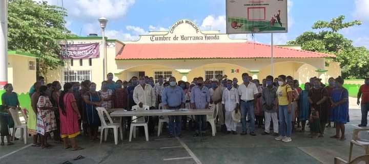ROJA Durante la asamblea en Cumbres de Barranca Honda (2)
