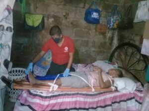 ROJA La mujer siendo atendida (1)
