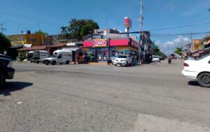 ROJA TTrabajador del volante sale del Oxxo sin pagar