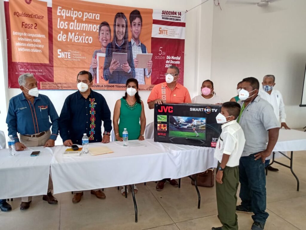 SAN LUIS ENTREGA DE TELEVISION