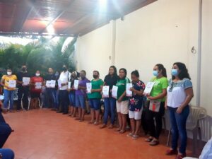 AZOYÚ PRESIDENTA DEL PRI MUNICIPAL ACOMPAÑADA POR INTEGRANTES DE COMITÉS SECCIONALES (1)