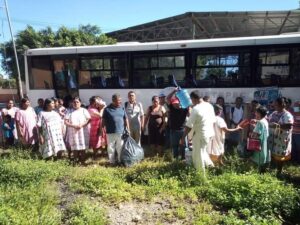 OME Los ciudadanos saliendo de Ometepec