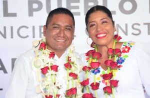 PRINCIPAL EL ALCALDE AGUSTIN RICARDO Y SU ESPOSA ROSALIA BENITO